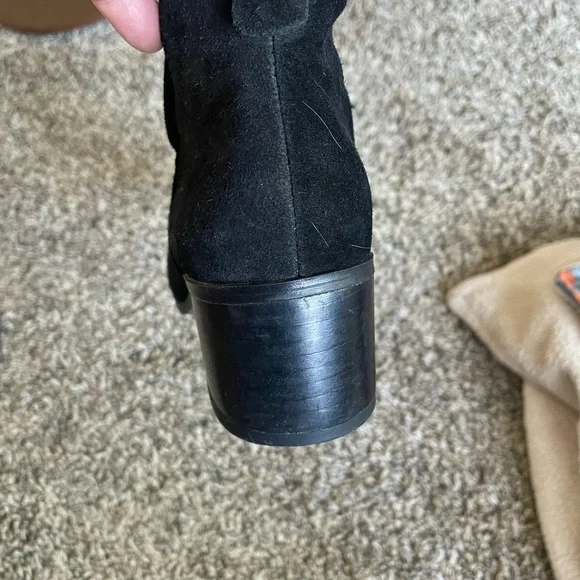 Franco Sarto Woman’s Suede Boots in SZ 6 in gently used condition - Picture 3 of 6